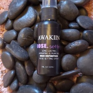 JUST IN Awakin Make up setting spray 🌹 i fl oz